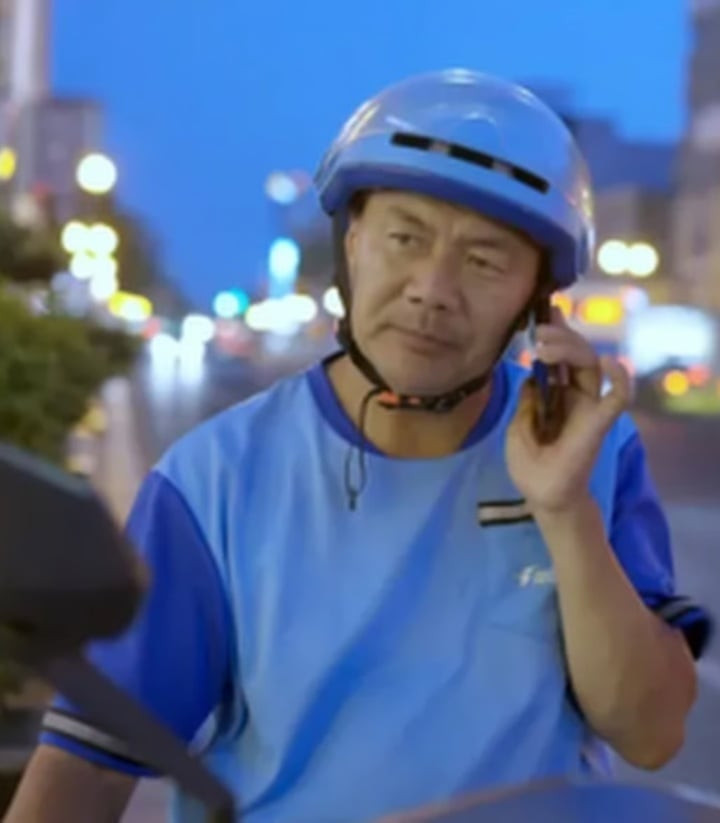 Ông Vương bỏ học từ khi trung học và đi làm vì hoàn cảnh nghèo khó. (Ảnh: Dzwww)