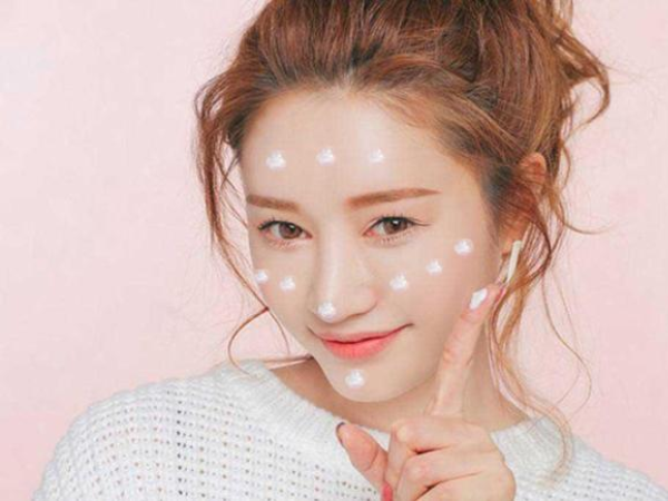 Vội đến mấy cũng cố làm 3 việc này mỗi sáng để giữ da trẻ lâu - Ảnh 2