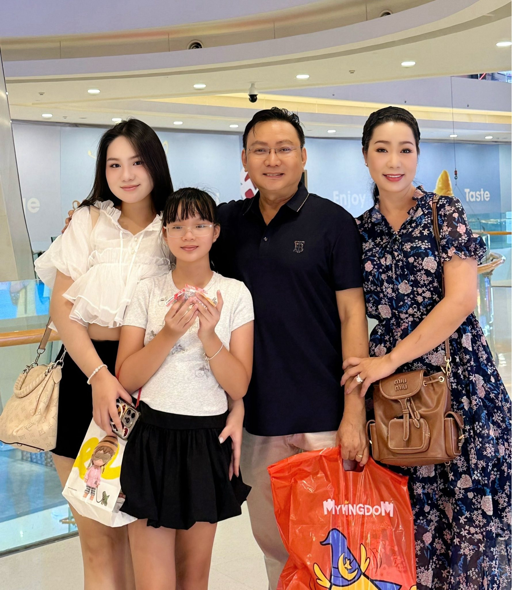 Diện mạo tuổi 23 con gái lớn của Á hậu Trịnh Kim Chi và đại gia Trấn Phương- Ảnh 3.