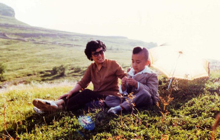 Triệu Hân Bồi và đạo diễn Dương Khiết.