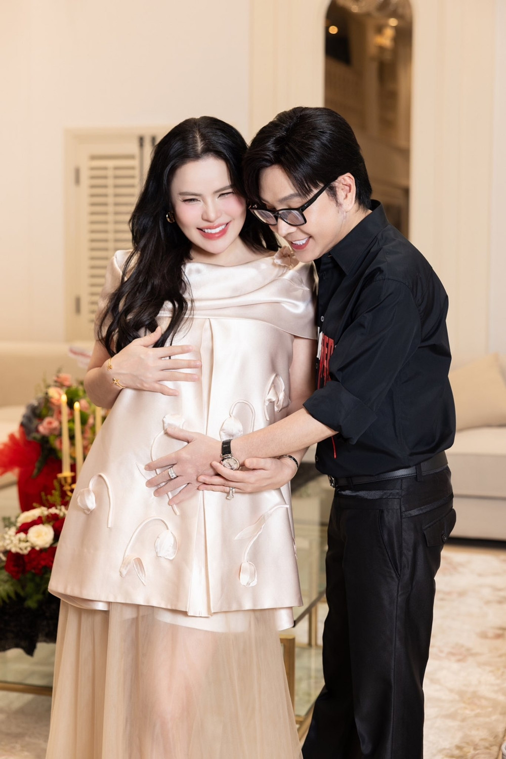 Mang thai ở tuổi U50 Hoa hậu Việt tăng cân sợ chồng chê