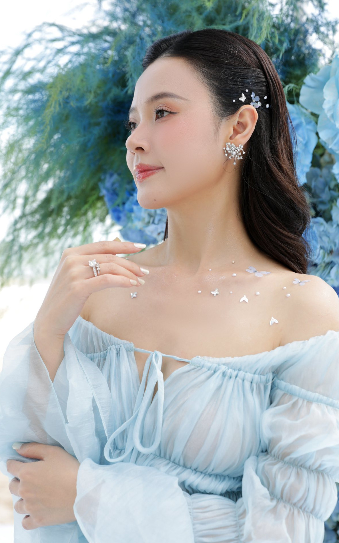 Midu xả ảnh nét căng trong tiệc cưới lần 2 nhắn nhủ bất ngờ đến chồng đại gia