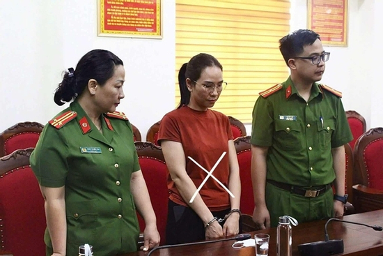 Nữ kế toán trung tâm y tế 'phù phép' hồ sơ mua thiết bị, tham ô hơn nửa tỷ đồng