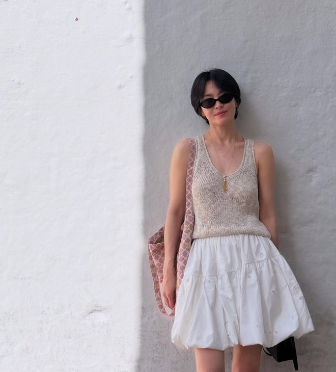 Cẩm nang mặc đẹp hack tuổi như Song Hye Kyo