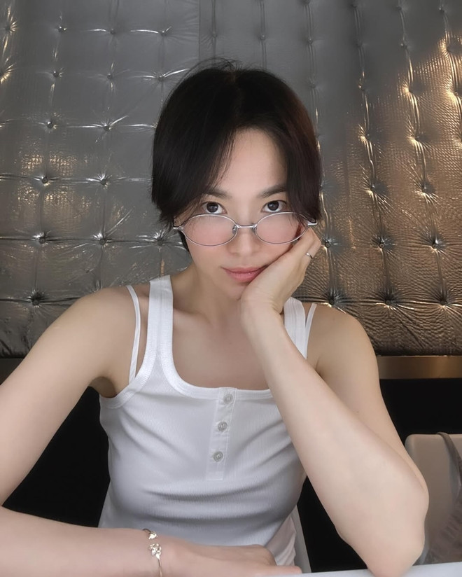 Cẩm nang mặc đẹp hack tuổi như Song Hye Kyo