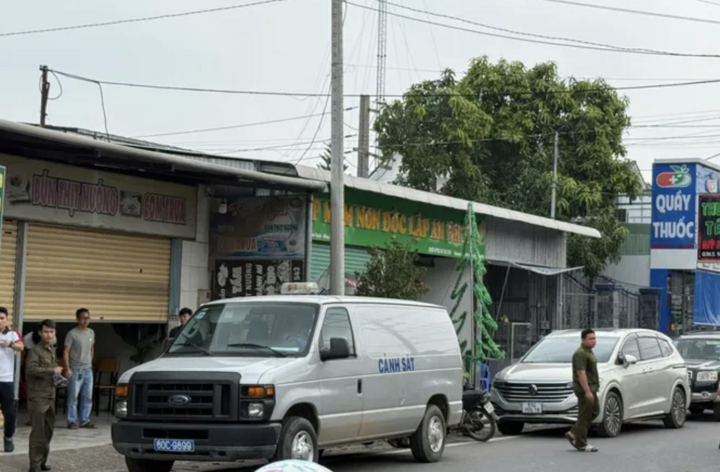 Lực lượng chức năng có mặt tại hiện trường, tiến hành thực nghiệm điều tra.