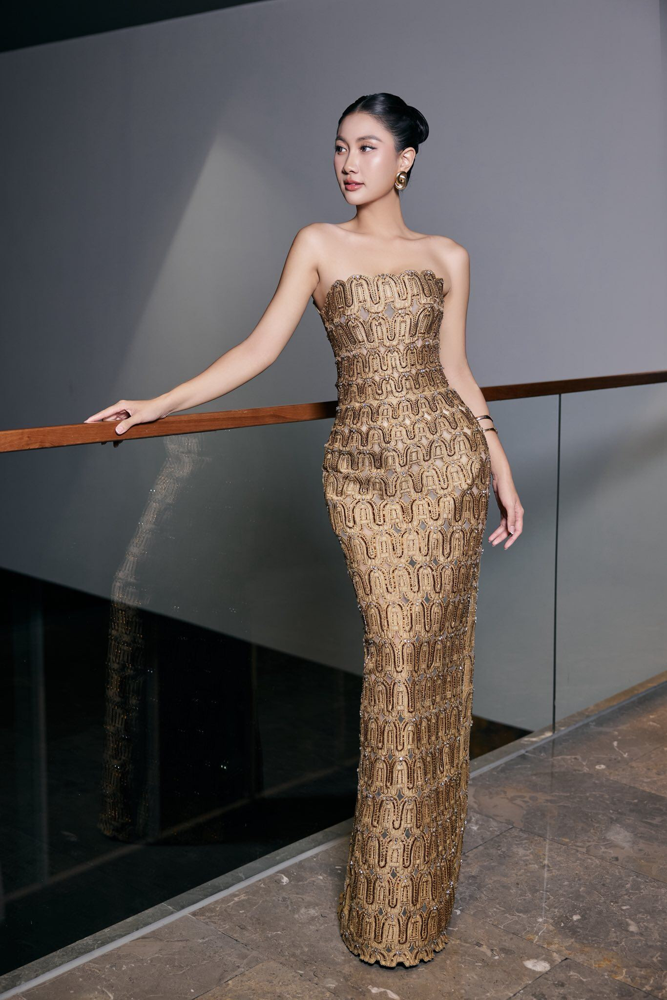 Hồ Ngọc Hà đụng hàng một hoa hậu Vbiz mới đăng quang khoảng cách 15 tuổi có thành vấn đề