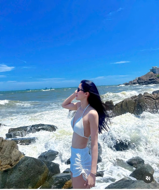 Kiều Trinh 'đốn tim' người hâm mộ với bộ ảnh bikini nóng bỏng - Ảnh 5.