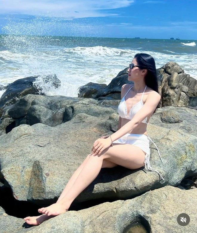 Kiều Trinh 'đốn tim' người hâm mộ với bộ ảnh bikini nóng bỏng - Ảnh 8.