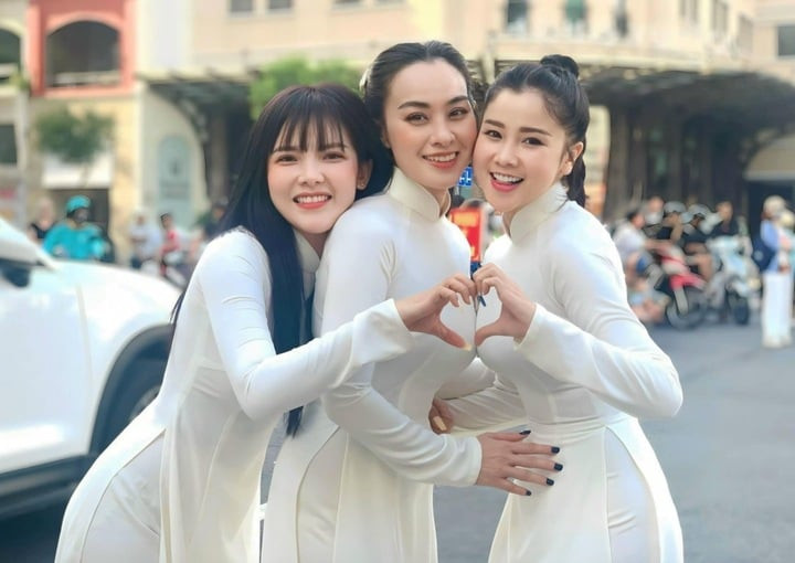 Thuý Nga vẫn duy trì nhóm Mắt Ngọc với các thành viên mới.