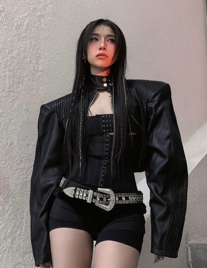 Tân binh 1999 LyHan gây bất ngờ tại Em xinh gu thời trang chất lừ