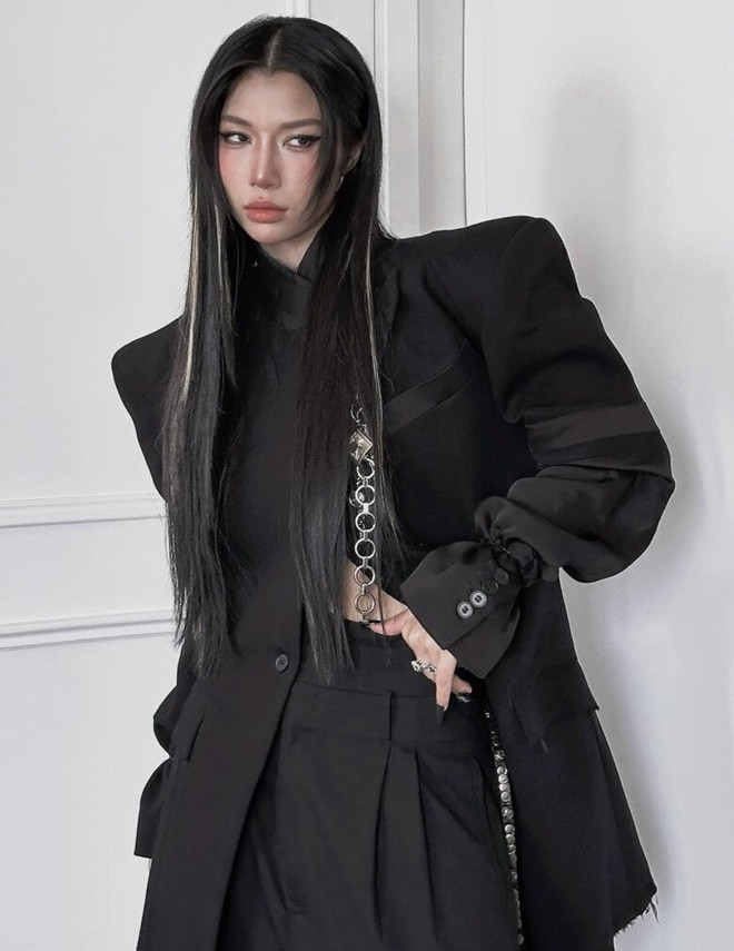 Tân binh 1999 LyHan gây bất ngờ tại Em xinh gu thời trang chất lừ