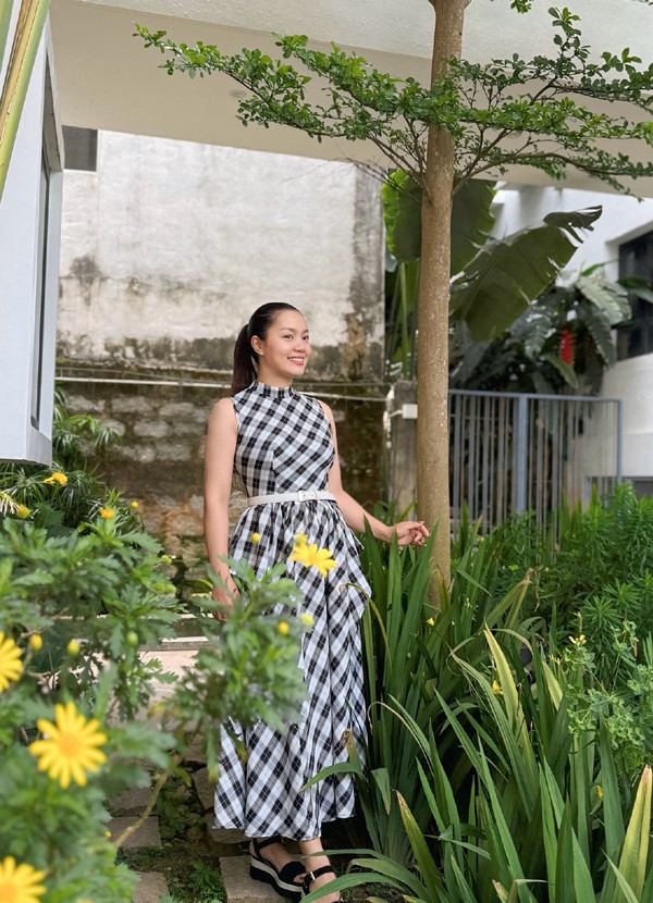 Vẻ đẹp đằm thắm của nữ ca sĩ sao mai điểm quê Quảng Ninh cùng thế hệ với Tùng Dương, Khánh Linh - Ảnh 5.