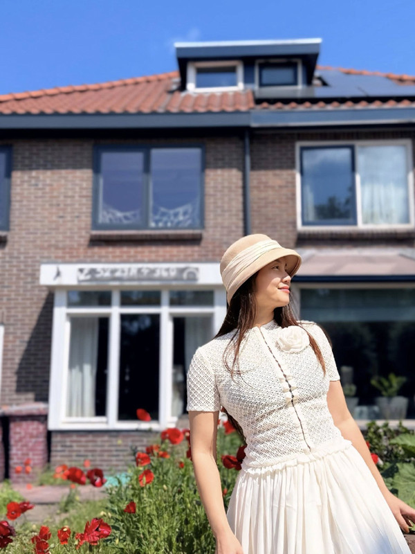 Vẻ đẹp đằm thắm của nữ ca sĩ sao mai điểm quê Quảng Ninh cùng thế hệ với Tùng Dương, Khánh Linh - Ảnh 7.