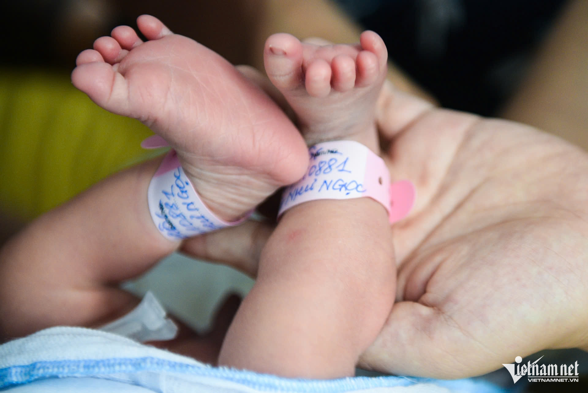 dan so sinh con em be