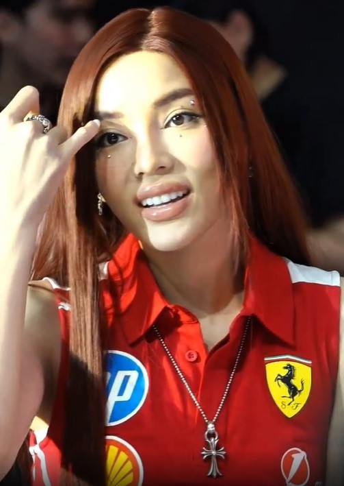 Hoa hậu Kỳ Duyên lộ mặt cứng đơ không thể nhận ra