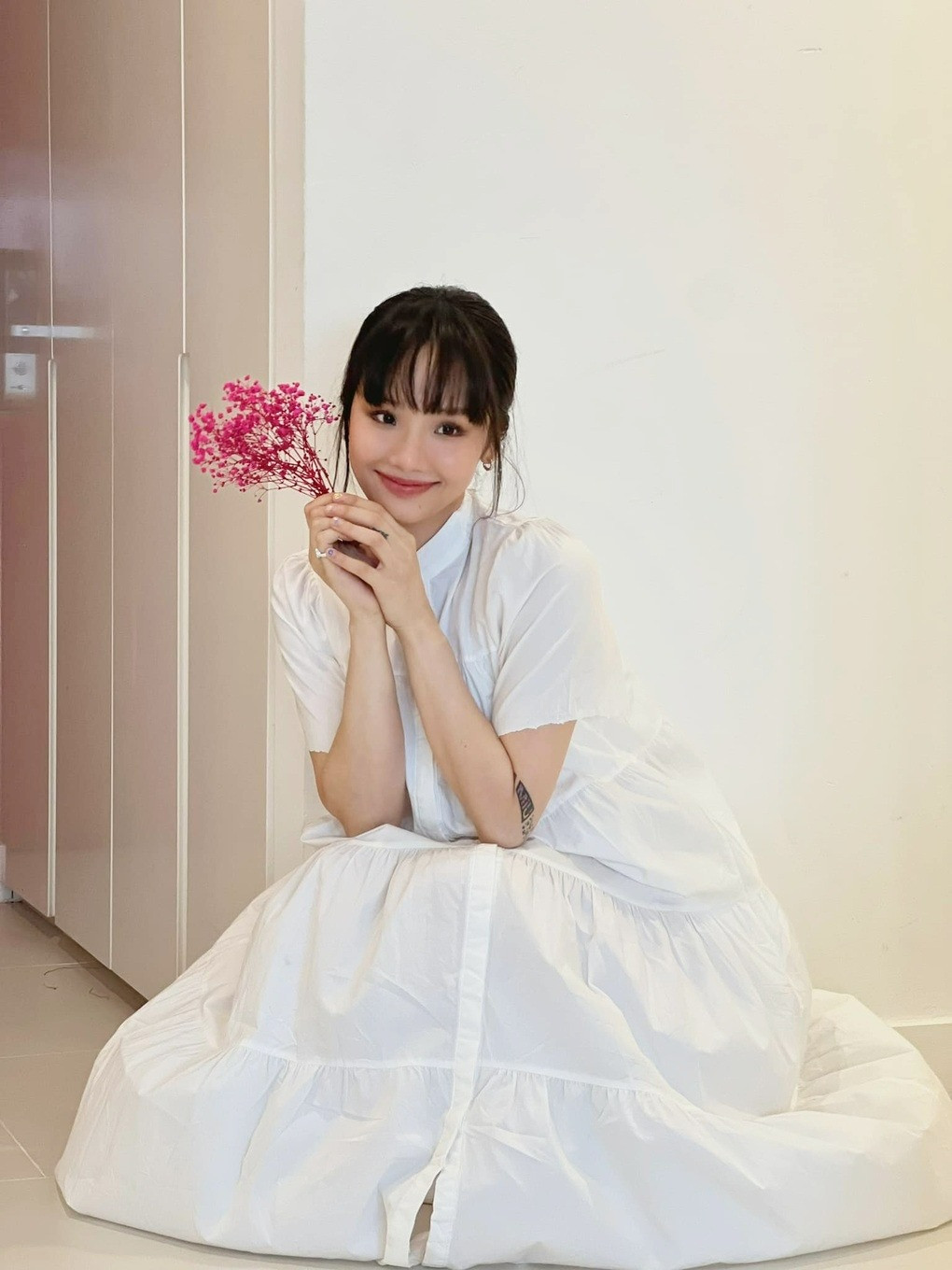 Giữa tin đồn sắp kết hôn Miu Lê bị soi ở biệt thự của bạn trai thiếu gia