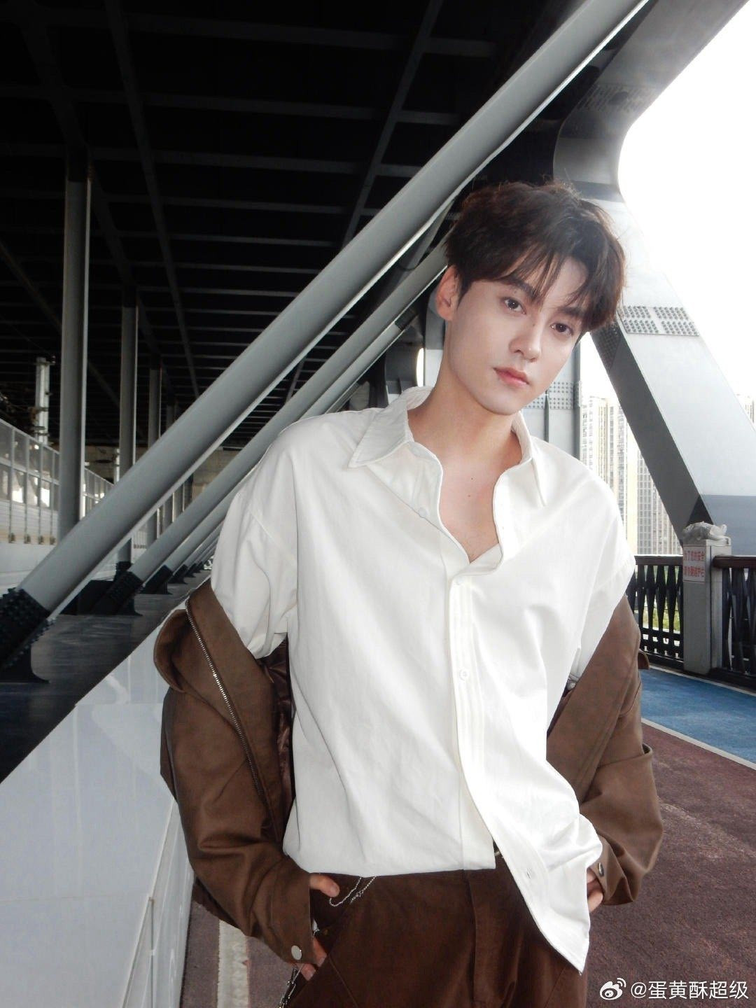 Nam chính phim đam mỹ Nghịch Ái phủ nhận có vợ con liệu có thoát phong sát