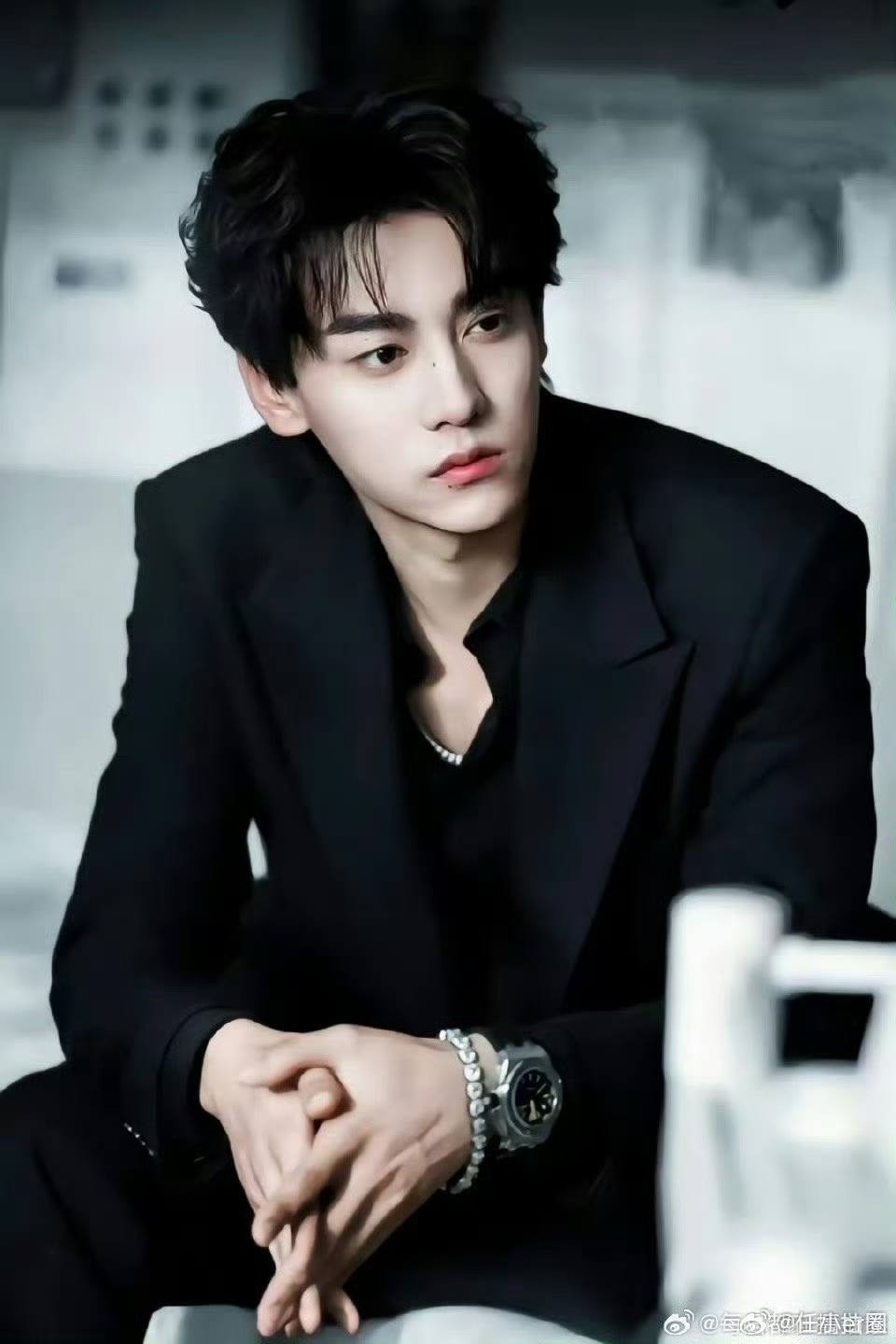 Nam chính phim đam mỹ Nghịch Ái phủ nhận có vợ con liệu có thoát phong sát