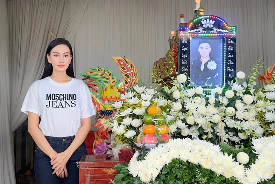 Nghệ sĩ đưa tiễn người mẫu Nam Phong về nơi an nghỉ