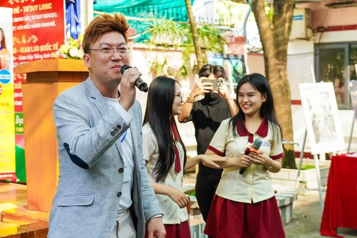 Anh tập trung cho công tác giảng dạy.