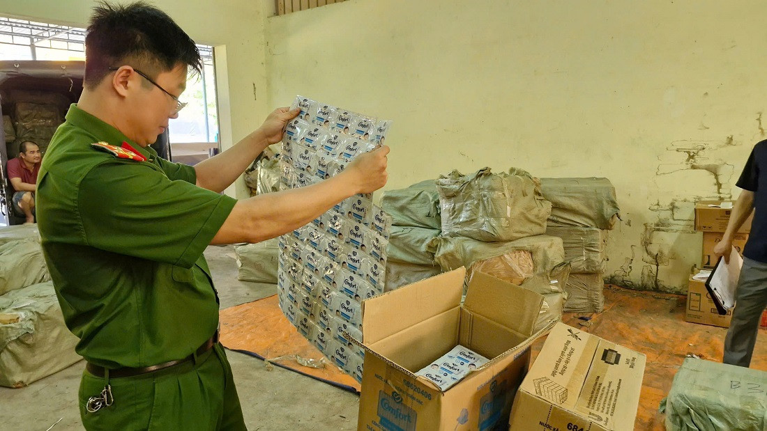 Quyết liệt triệt phá hàng giả, thực phẩm bẩn để bảo vệ người tiêu dùng- Ảnh 1.