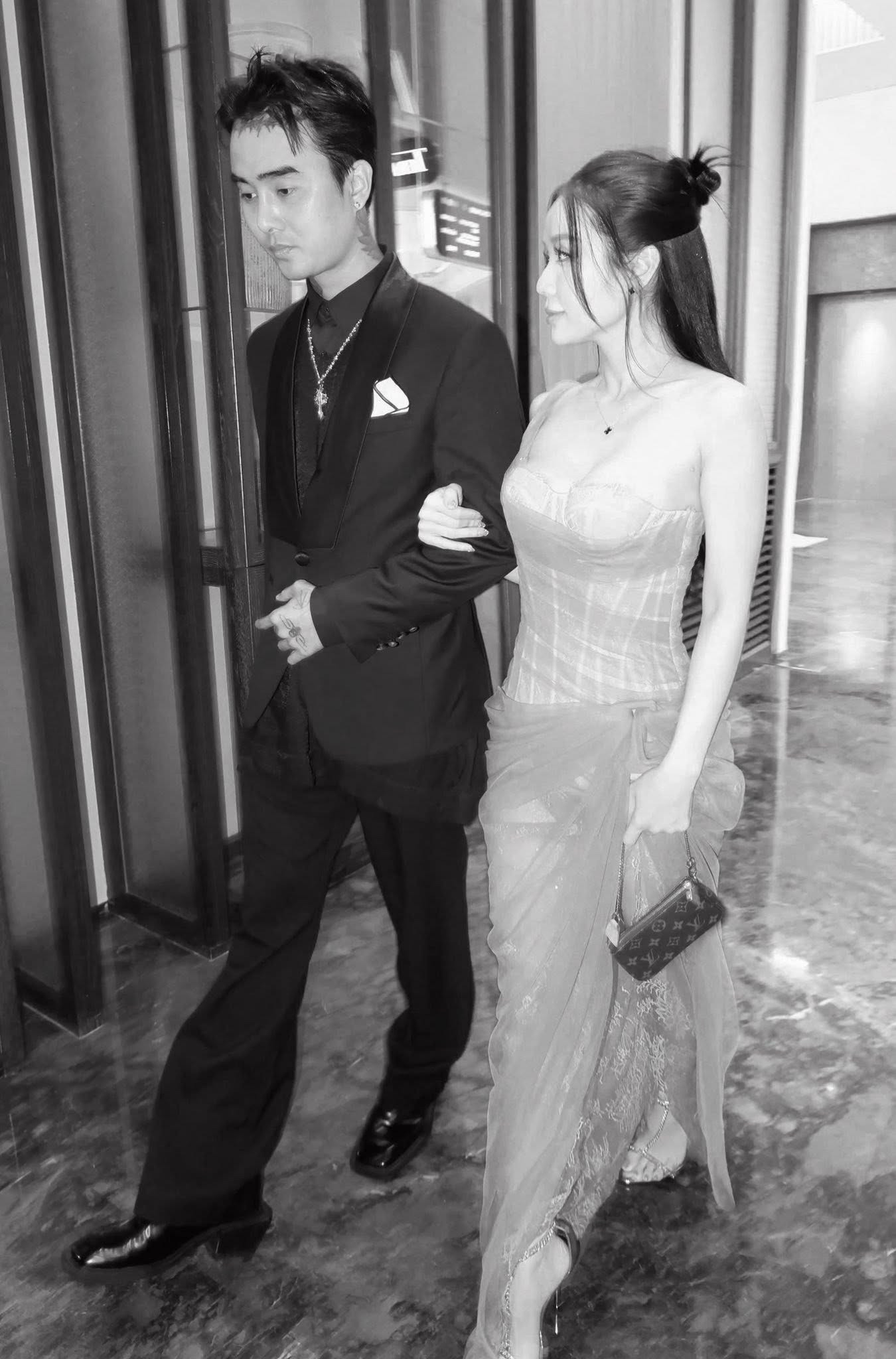 Cindy Lư khoe váy cưới gợi cảm hồi hộp khi về chung nhà Đạt G