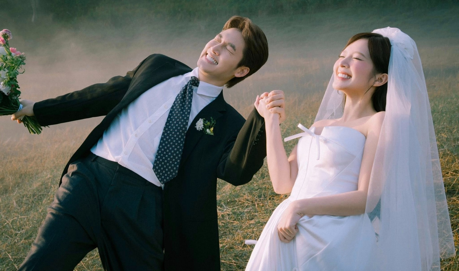 Đình Tú Ngọc Huyền tung trọn bộ ảnh cưới hé lộ thời gian cụ thể tổ chức hôn lễ