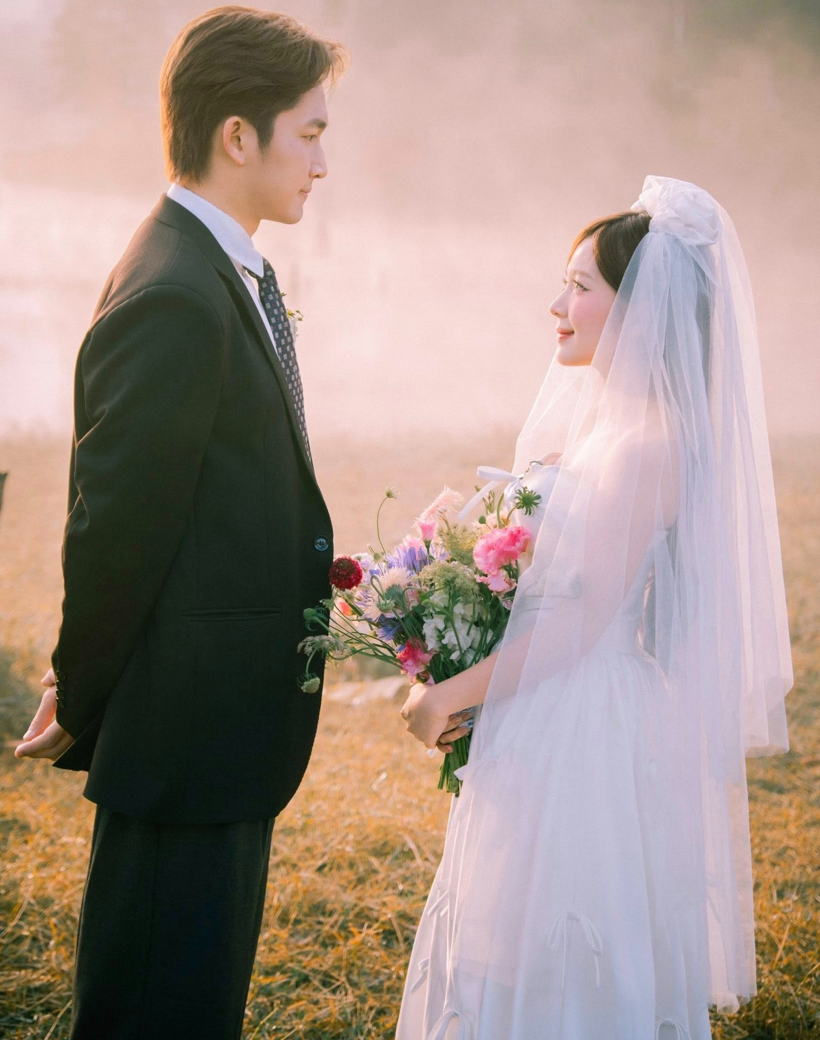 Đình Tú Ngọc Huyền tung trọn bộ ảnh cưới hé lộ thời gian cụ thể tổ chức hôn lễ