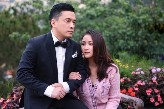 Nam ca sĩ nổi tiếng cưới fan kém 17 tuổi, hạnh phúc làm bố lần 3 ở tuổi 51