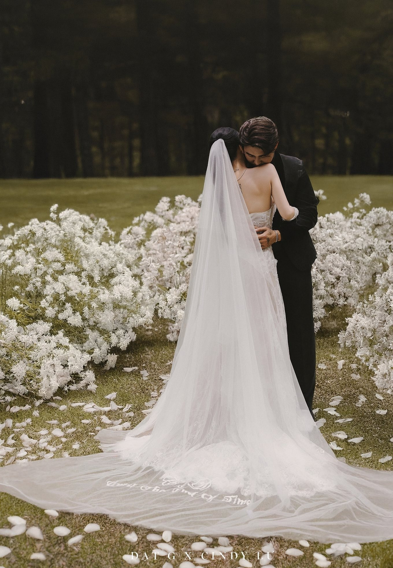 Đạt G hé lộ bộ ảnh cưới lung linh 2 con riêng của Cindy Lư cũng góp mặt