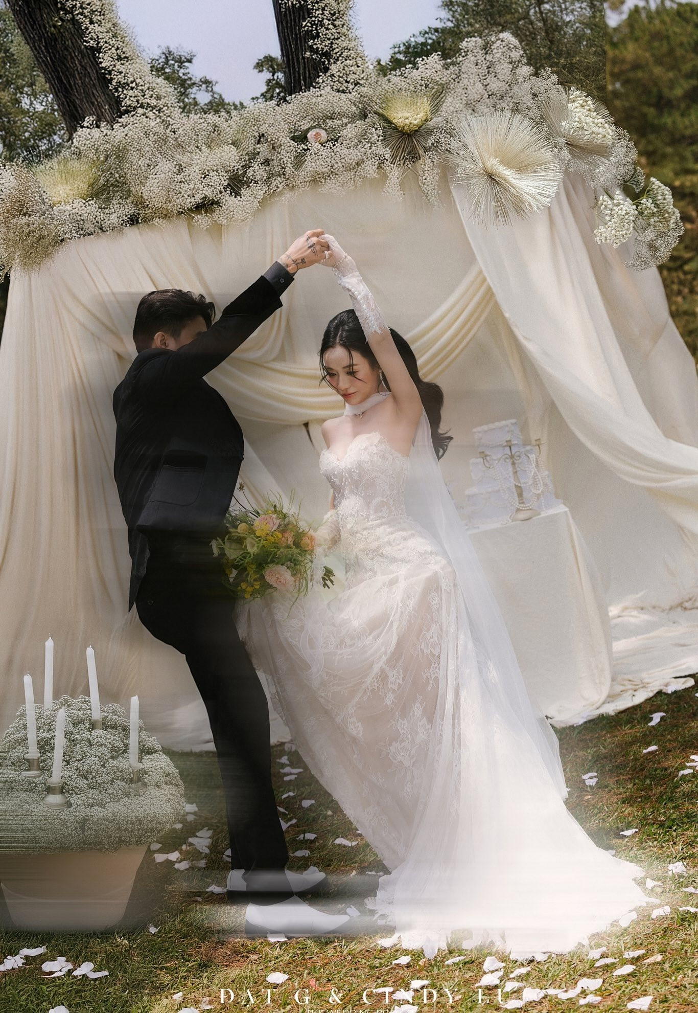 Đạt G hé lộ bộ ảnh cưới lung linh 2 con riêng của Cindy Lư cũng góp mặt