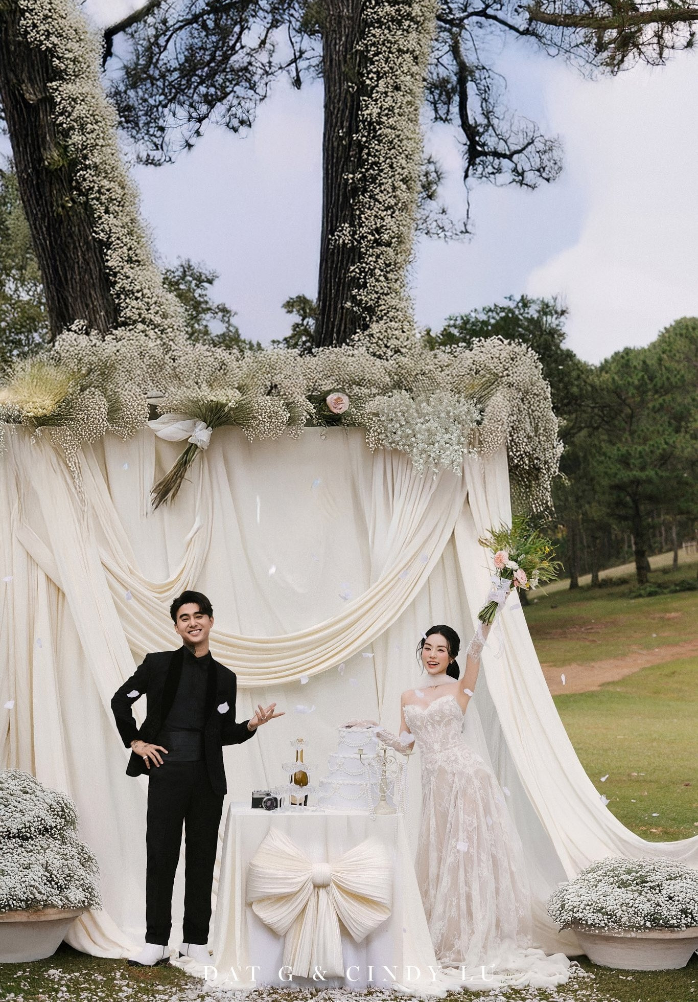 Đạt G hé lộ bộ ảnh cưới lung linh 2 con riêng của Cindy Lư cũng góp mặt