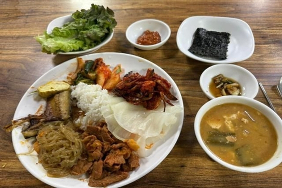 Khách ăn buffet quá nhiều bị chủ nhà hàng mắng chửi