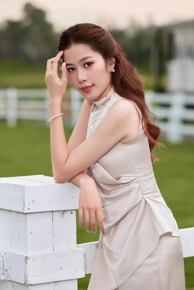 Nam Em trải lòng tâm sự khi thấy Hari Won hạnh phúc