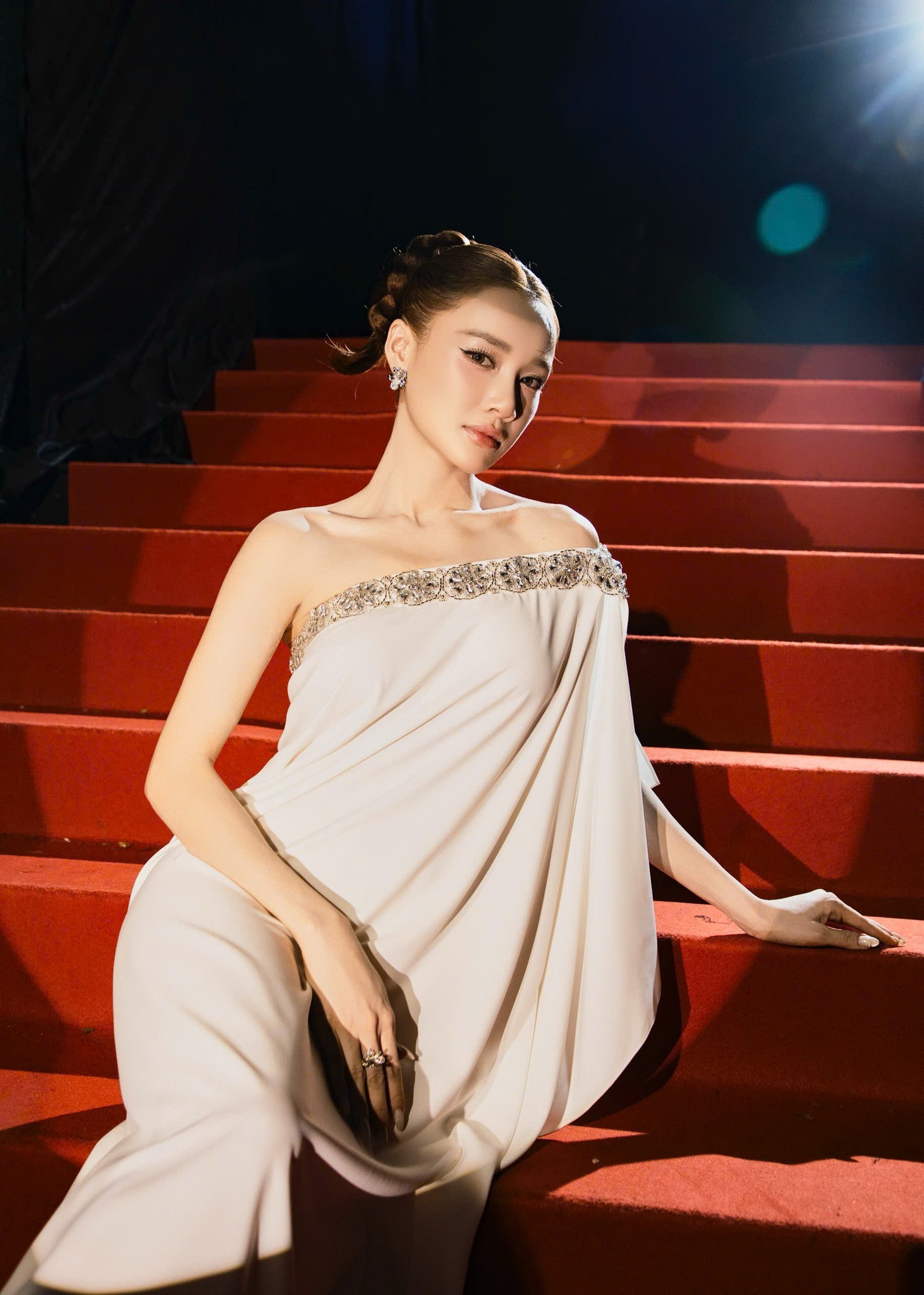 Nhã Phương lộ thêm dấu hiệu nghi bầu lần 3 trong ảnh tự đăng