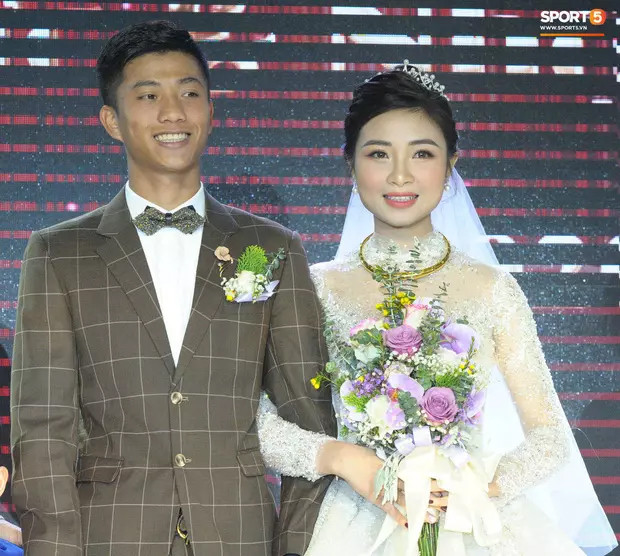 Nhận chẳng ra cô giáo nổi đình đám Nghệ An sau 5 năm lấy cầu thủ Phan Văn Đức