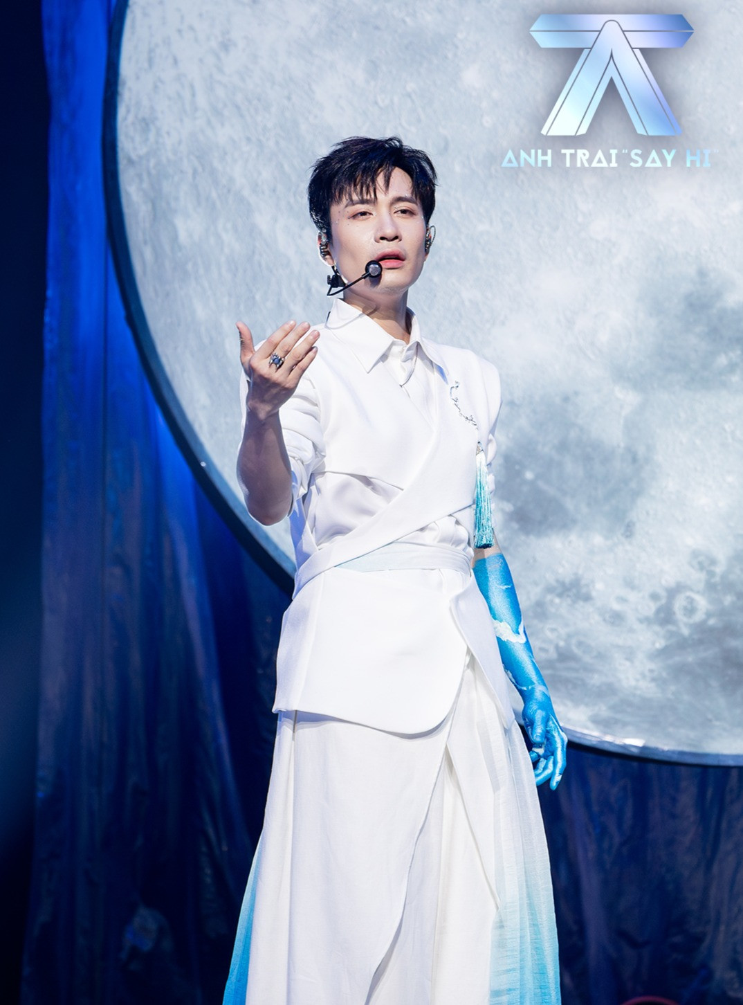 Phạm Anh Duy tung MV mới trước thềm đi concert ‘Anh trai say hi’ ở Mỹ