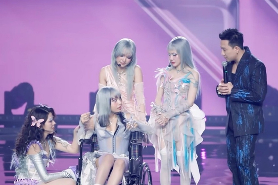 Quán quân Vũ Thảo My phải ngồi xe lăn