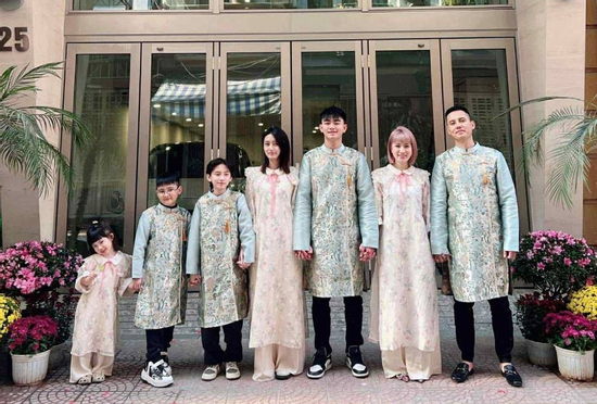 Sinh 5 con, vợ chồng Hà Nội xoay như chong chóng, ‘đứng hình’ vì một câu của con