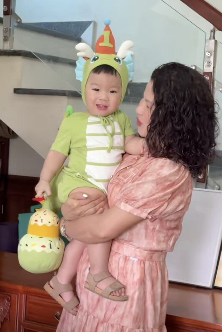 Tiệc sinh nhật 1 tuổi hoành tráng chuẩn rich kid của con trai Quang Hải