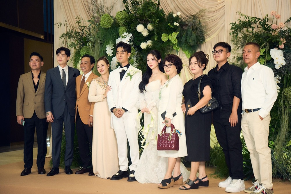 Một nửa showbiz Việt đổ bộ đám cưới Đạt G Cindy Lư