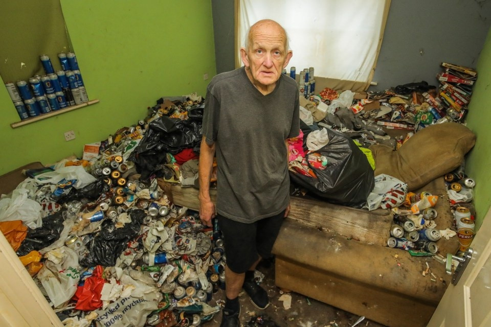 Người thuê trọ rời đi, chủ nhà bị sốc khi mở cửa căn phòng - Ảnh 2.