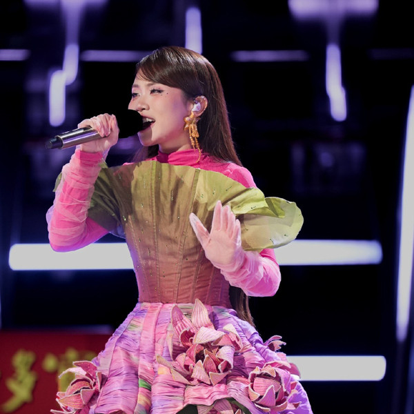 Nữ ca sĩ Việt duy nhất vừa thắng Bán kết 'Sing! Asia' 2025 diện đồ trên sân khấu ấn tượng ra sao?- Ảnh 7.