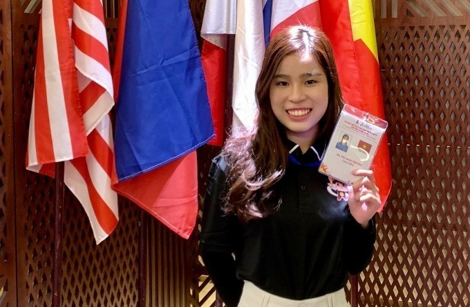 Hạnh Nguyên tại Hội nghị cấp cao ASEAN với vai trò phiên dịch viên, năm 2025. Ảnh: VnExpress