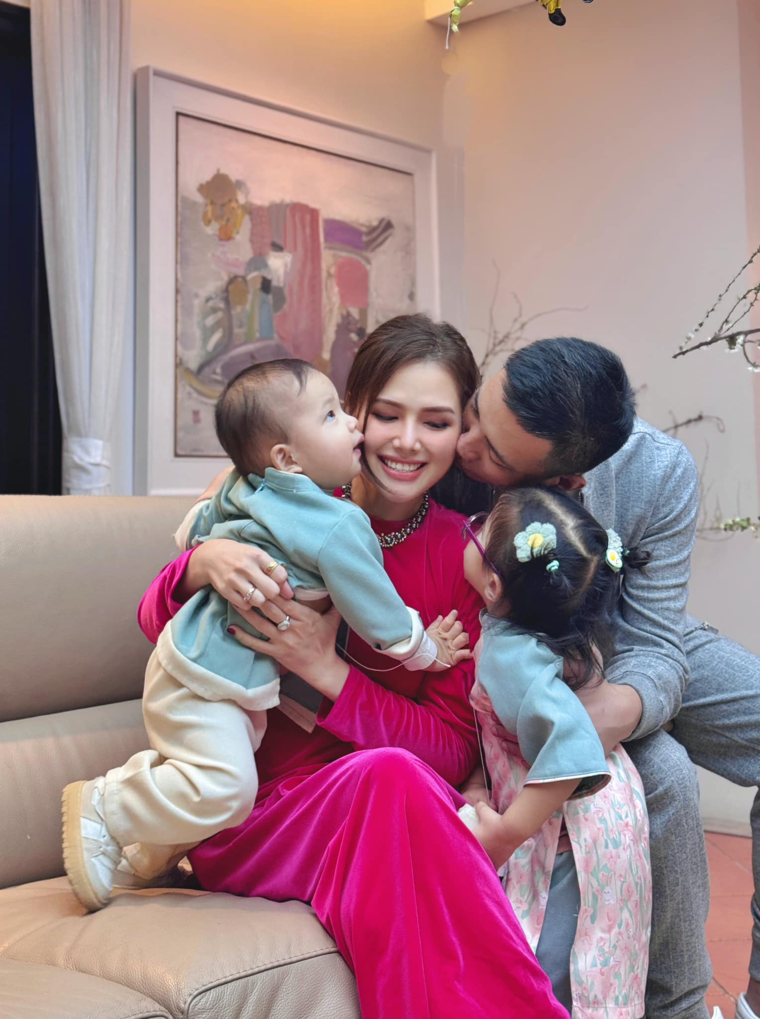 Soi chuyện con cái của cặp bạn thân là phú bà VBiz, phát hiện điểm chung thú vị: Đã giàu sụ còn dạy con khéo thế này - Ảnh 2.