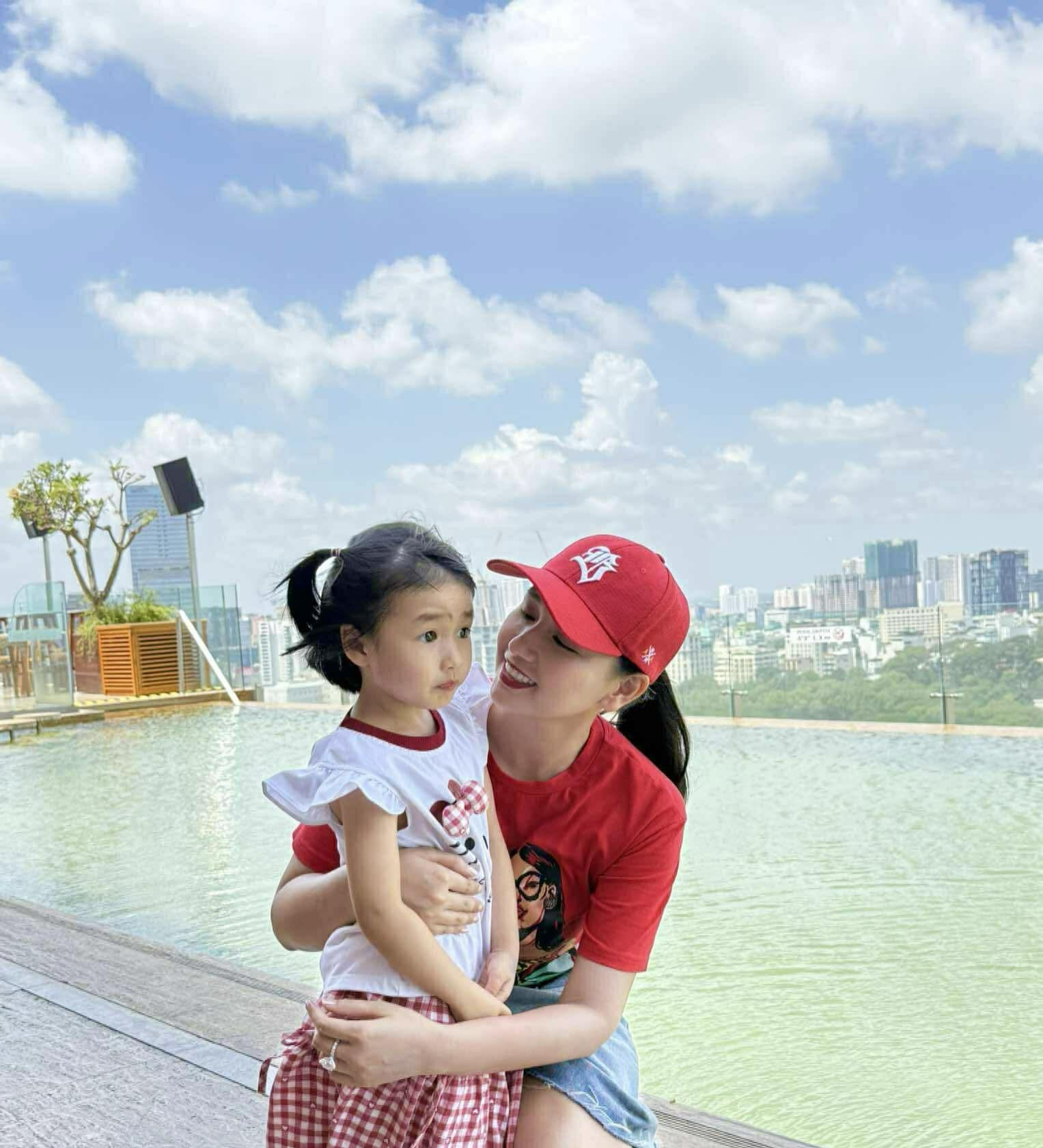 Soi chuyện con cái của cặp bạn thân là phú bà VBiz, phát hiện điểm chung thú vị: Đã giàu sụ còn dạy con khéo thế này - Ảnh 4.