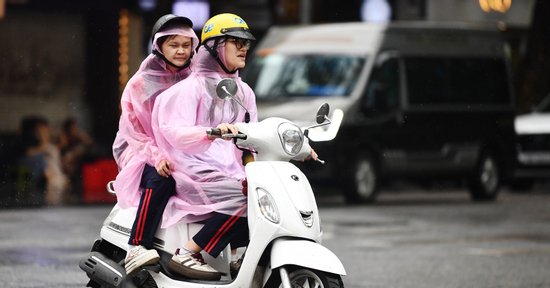 Thời tiết Hà Nội 3 ngày tới: Nắng nóng 'tăng tốc', mưa giông xuất hiện bất ngờ