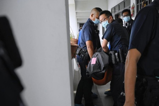 Con gái chém bố nuôi vì tranh giành căn nhà đã nhận quả báo