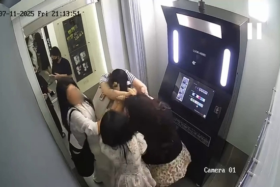 Công an vào cuộc vụ cô gái Việt tố bị du khách nước ngoài hành hung tại tiệm photobooth ở Hà Nội